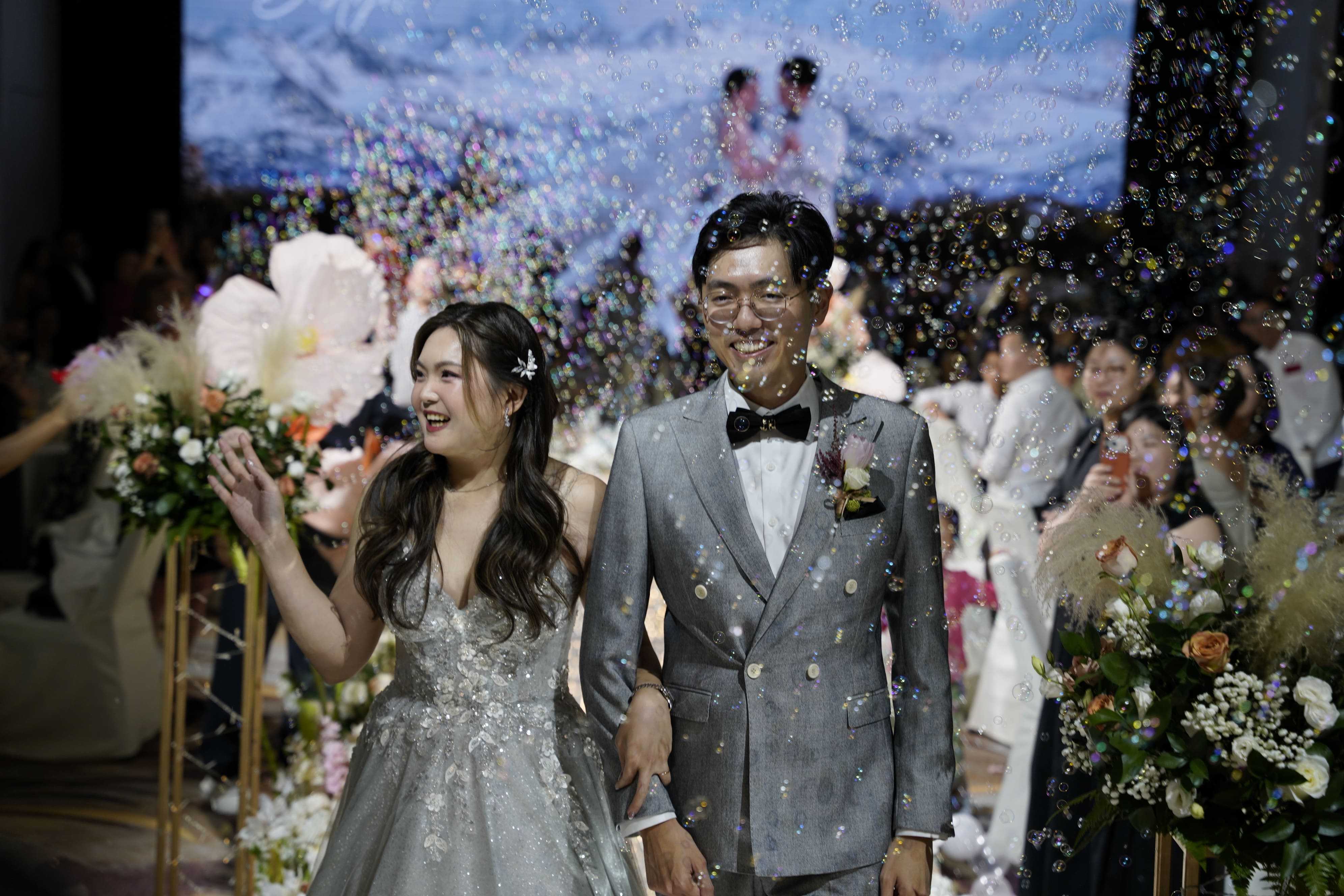Roving photographer sample of wedding guests together